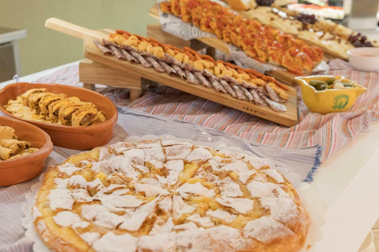 HM Ayron Park Otel Playa de Palma  Dış mekan fotoğraf A Spanish Christmas dessert
