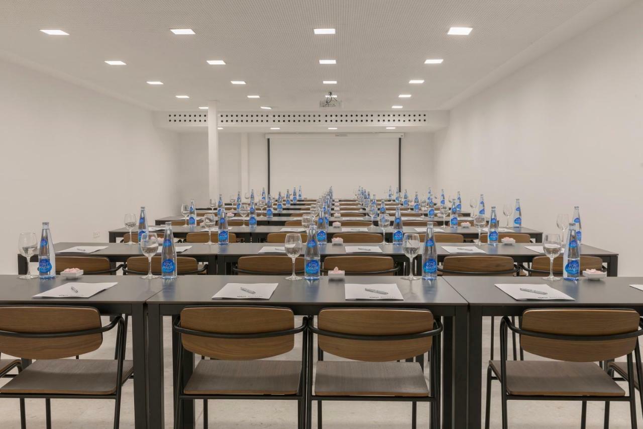 HM Ayron Park Otel Playa de Palma  Dış mekan fotoğraf A classroom at the University of Macau